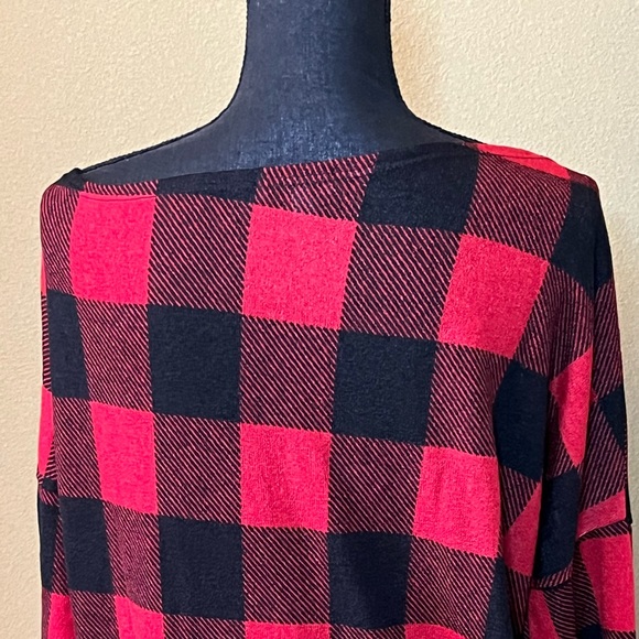 Red and black plaid off the shoulder long sleeve top.  SIZE XL - Picture 8 of 12